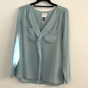 EUC HD in Paris size 6 long sleeve blouse scalloped details and pockets